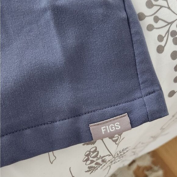 Figs V-Neck Scrub Top - Picture 4 of 6